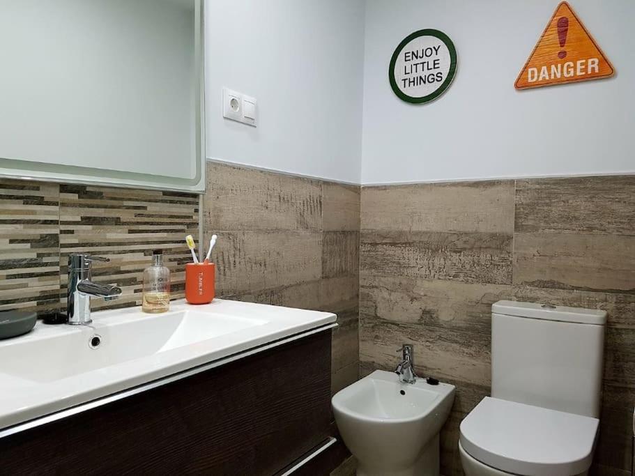 Beautiful Apartment In La Carihuela, Torremolinos Eksteriør bilde