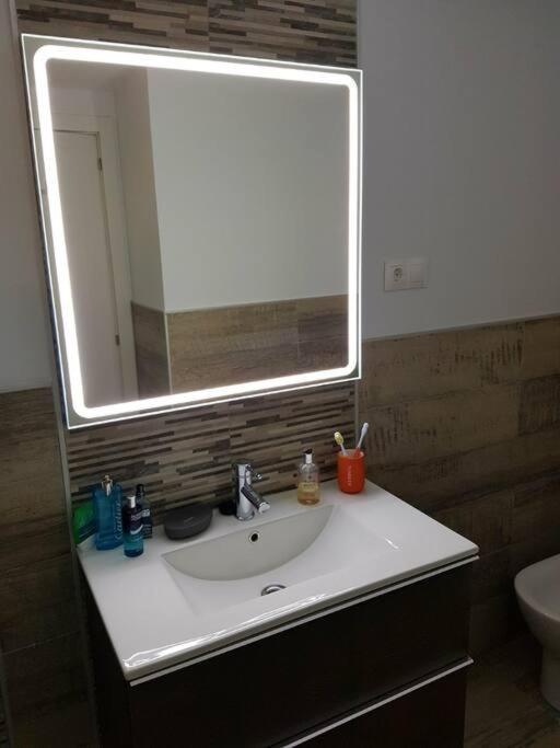 Beautiful Apartment In La Carihuela, Torremolinos Eksteriør bilde