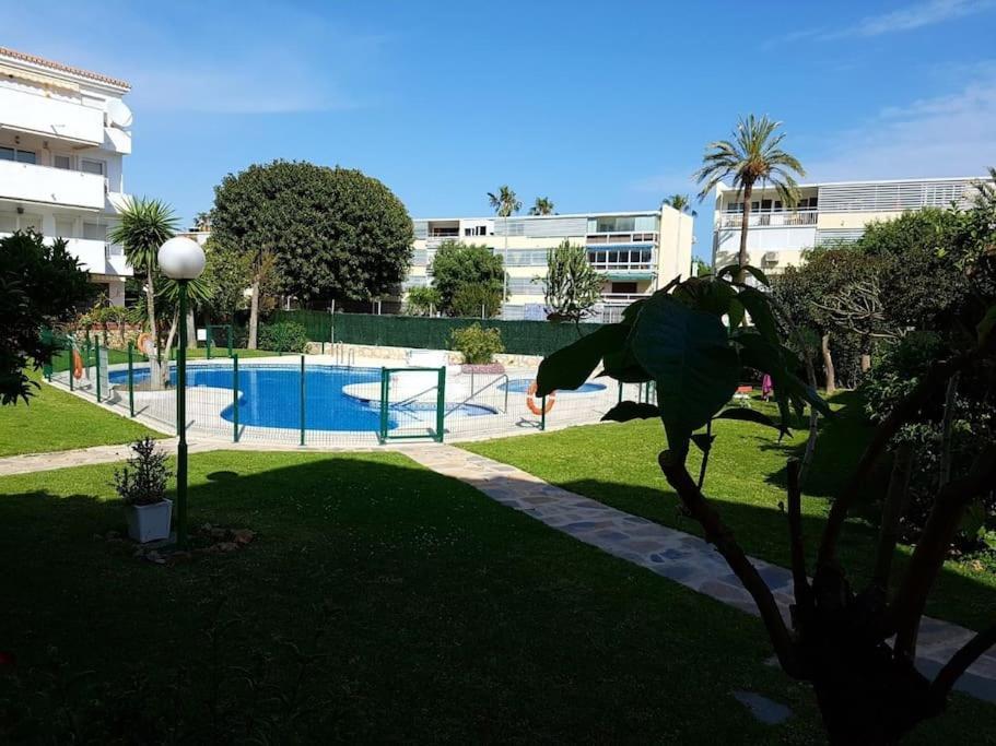 Beautiful Apartment In La Carihuela, Torremolinos Eksteriør bilde
