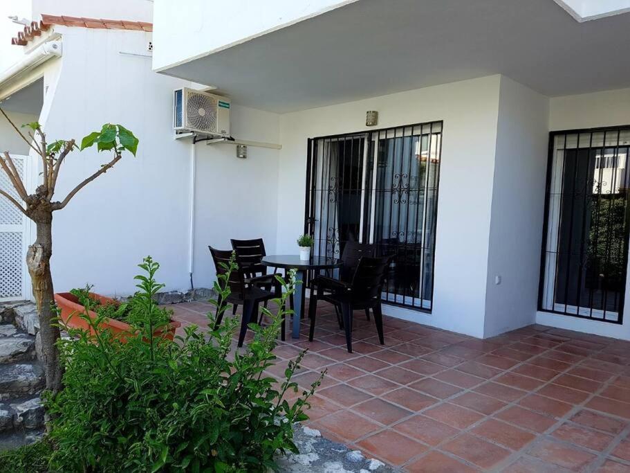 Beautiful Apartment In La Carihuela, Torremolinos Eksteriør bilde